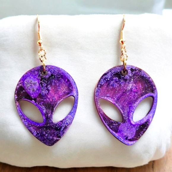 Cosmic Purple Alien Heads/Handmade Resin Dangle Earrings - Picture 1 of 2